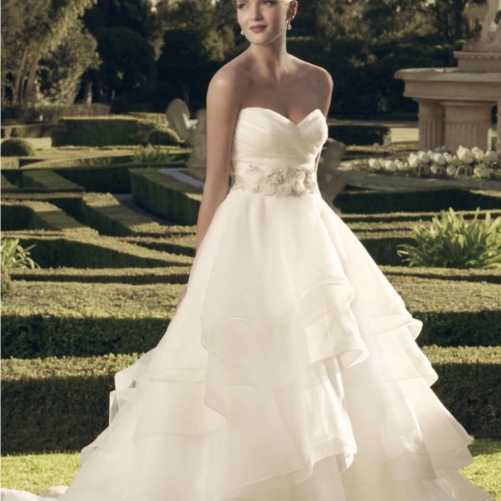 Elegant White Strapless Wedding Dress